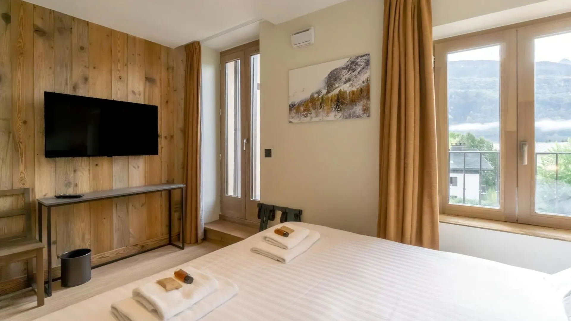 Hostellerie Du Petit Saint Bernard Bourg-Saint-Maurice Hotel